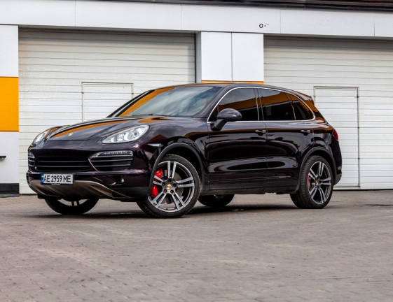 Porsche Cayenne 2011 1