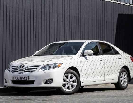 Toyota Camry Swarovski 2011 1
