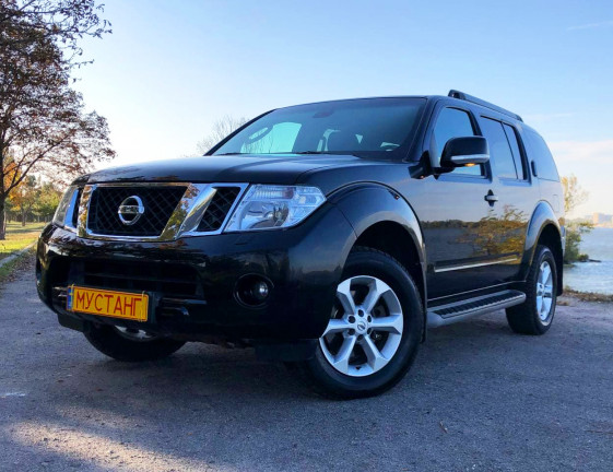 Nissan Pathfinder 1