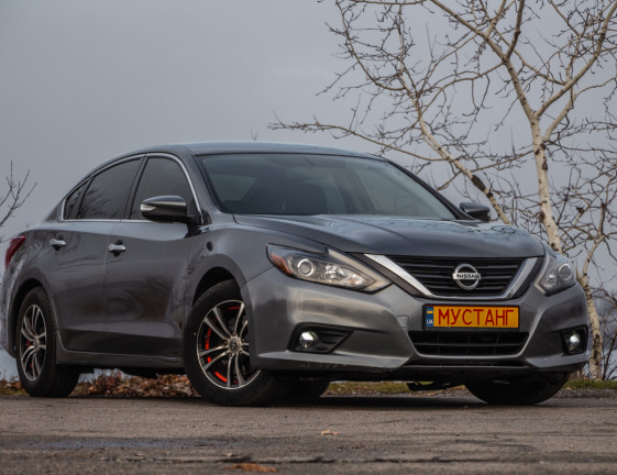 Nissan Altima 1