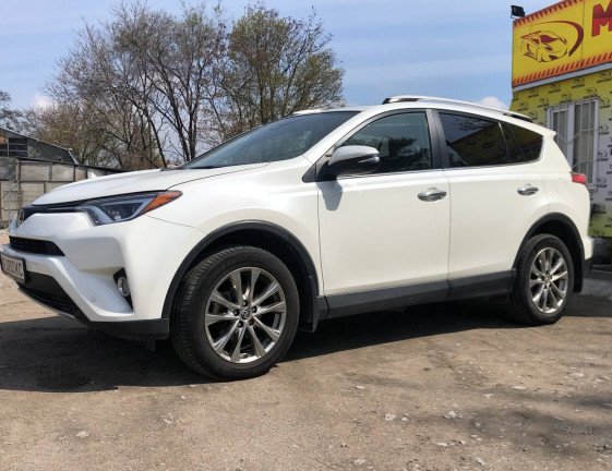 Toyota RAV4 AWD Limited 1