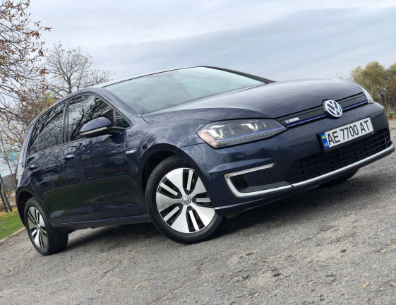 Volkswagen e-Golf 2016 1