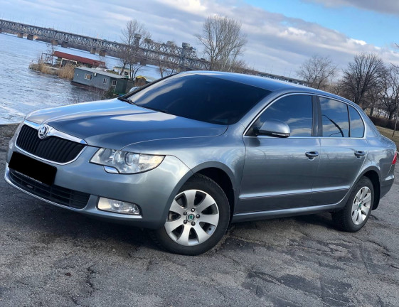 Skoda Superb 2012 1