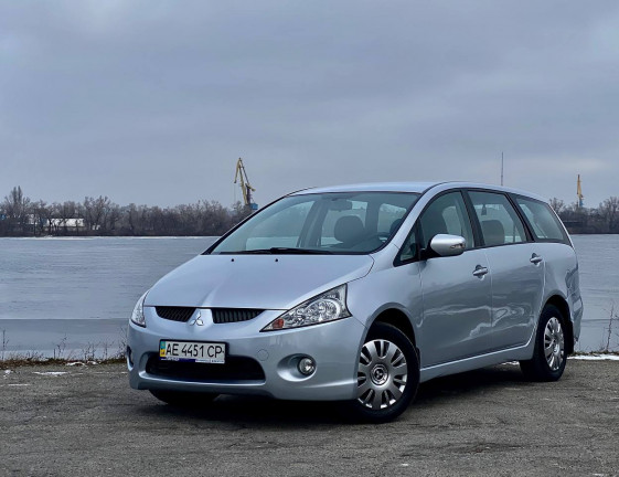 Mitsubishi Grandis 2008 1