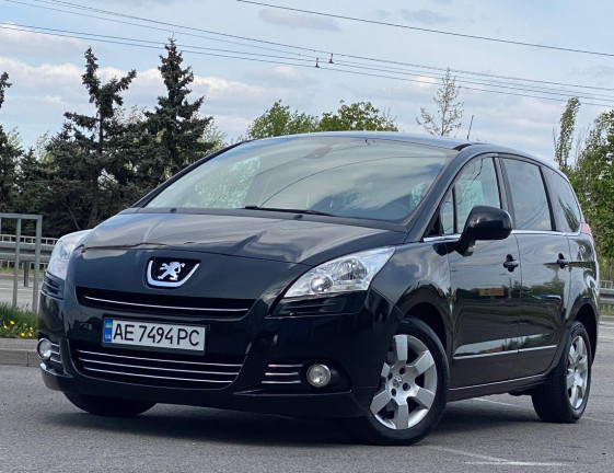 Peugeot 5008 1