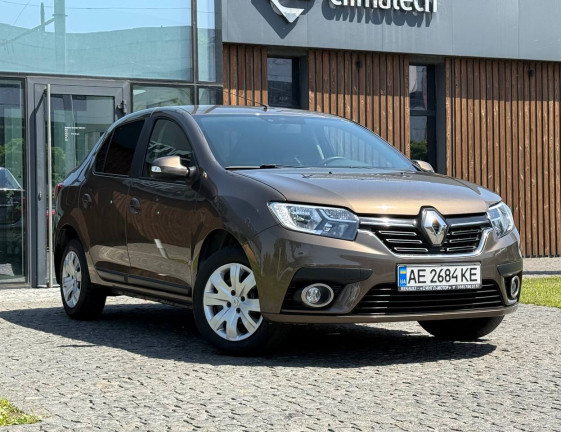 Renault Logan 2017 1