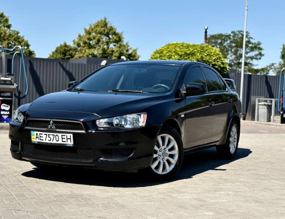 Mitsubishi Lancer 1