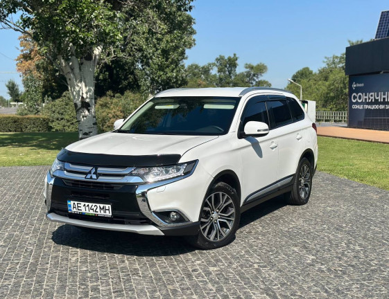 Mitsubishi Outlander 2016 1
